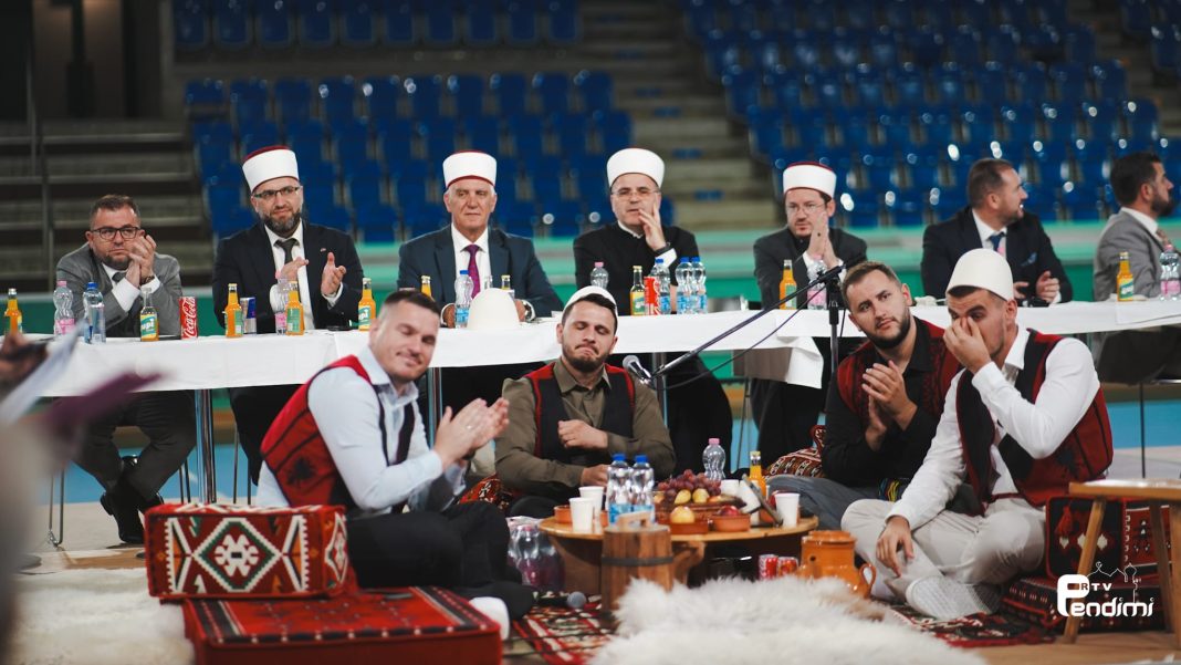 Drejtori Simnica mori pjesë në tubimin e orgranizuar për blerjen e objektit për xhami